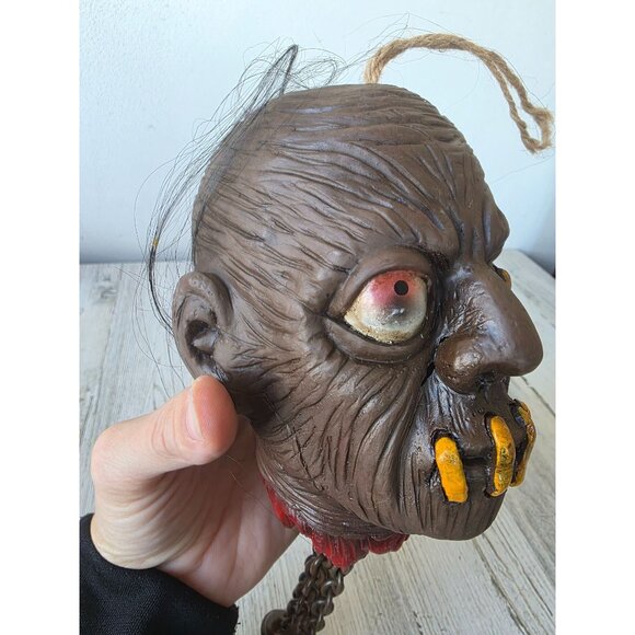 Vintage rattling chains zombie head mini Halloween beheaded hanging Halloween de - Picture 10 of 10
